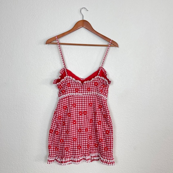 ❌SOLD❌ X by NBD Daimia Embroidered Dress in Red & White - Picture 8 of 8